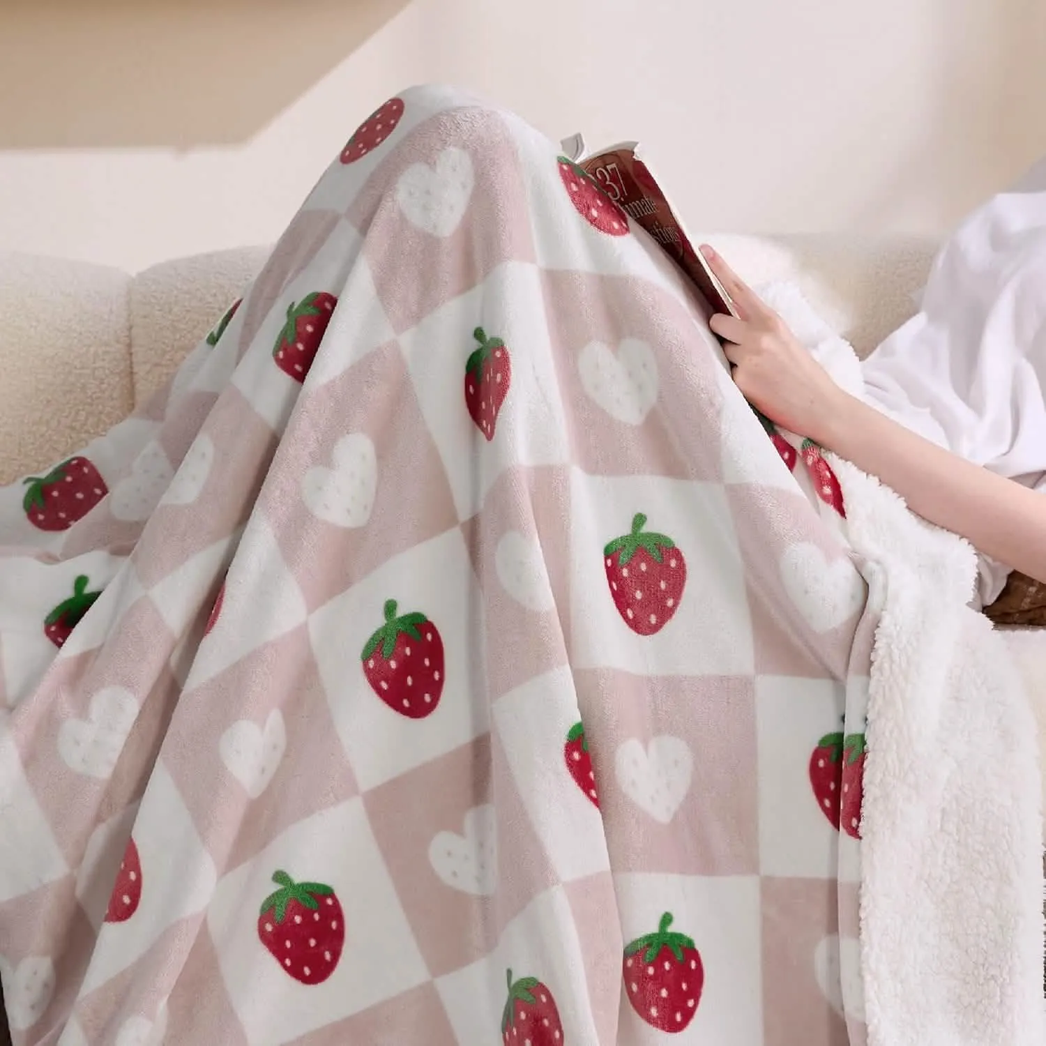 Bedsure Printed Throw Sherpa Blanket Strawberry Checkboard