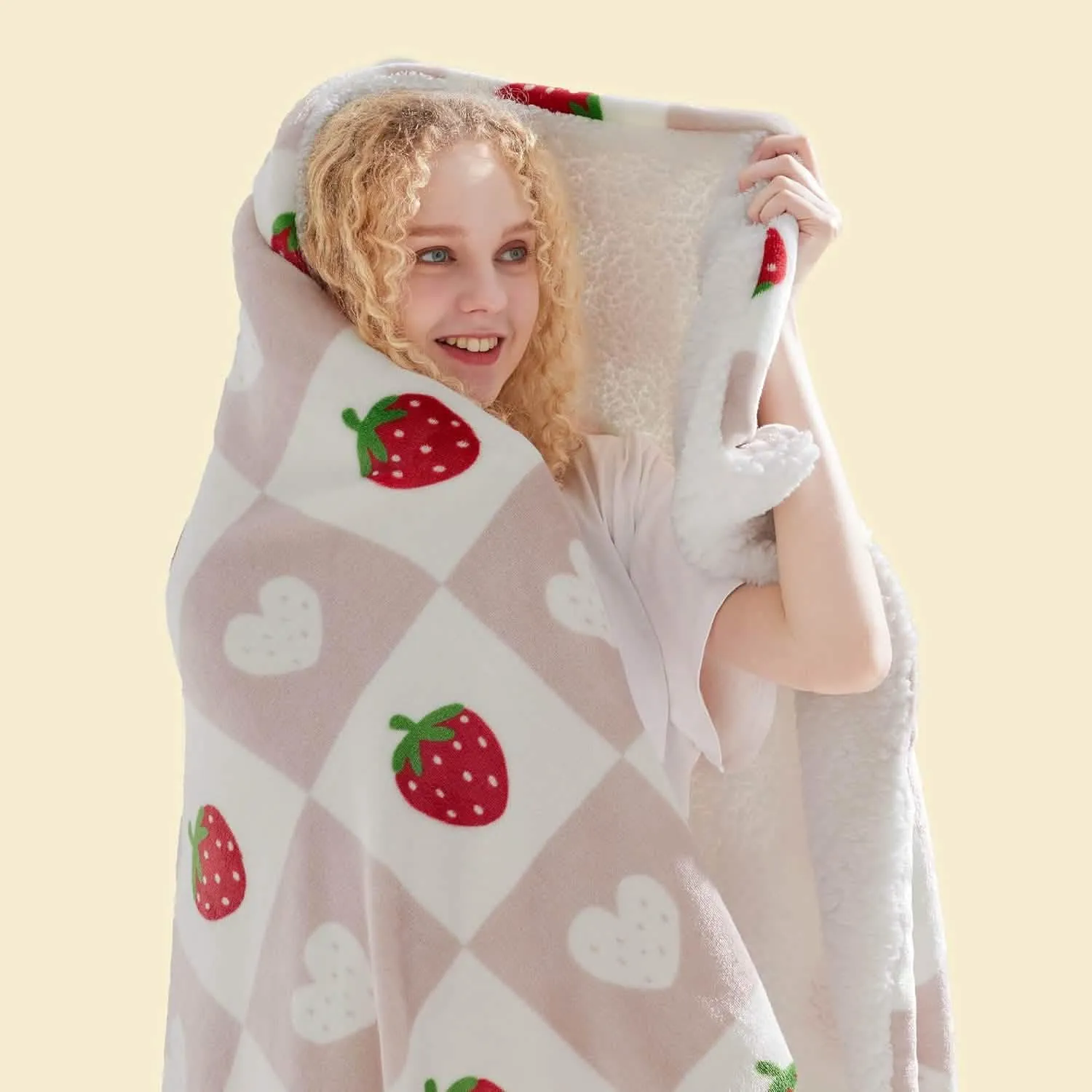 Bedsure Printed Throw Sherpa Blanket Strawberry Checkboard