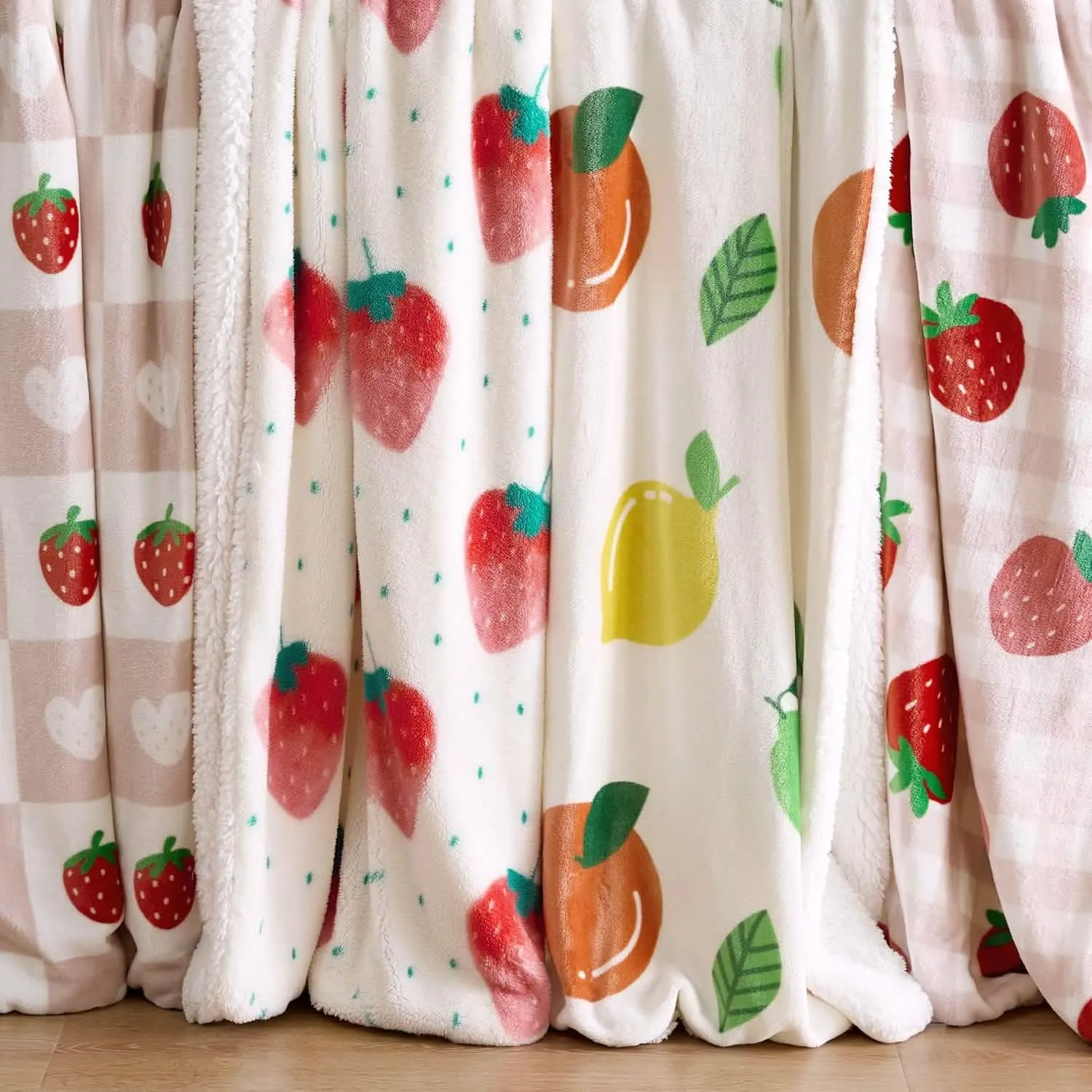 Bedsure Printed Throw Sherpa Blanket Strawberry Checkboard